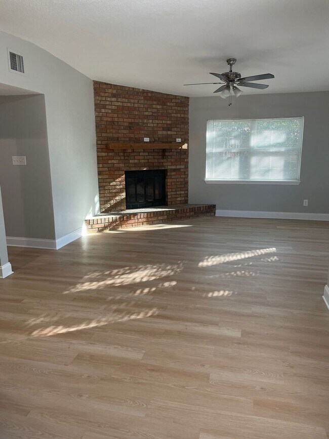 Foto del edificio - Winter Park 3 Bedroom 2 Bath Renovated!
