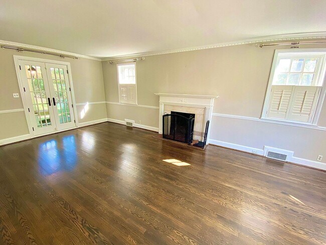 Foto del edificio - Stunning 4 Bed/3.5 Bath Historic Home - Be...