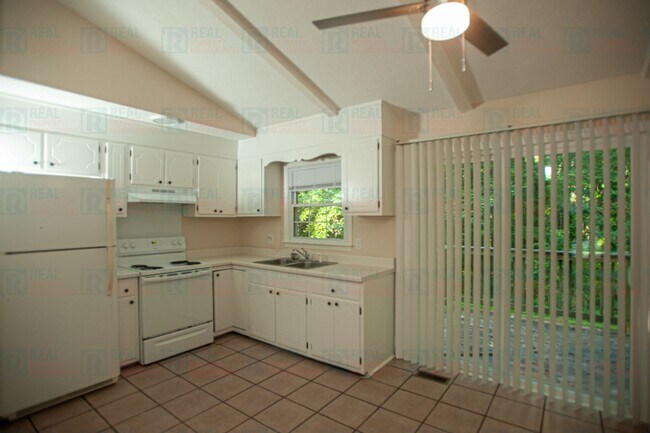 Foto del edificio - 8722 Rollingwood Rd