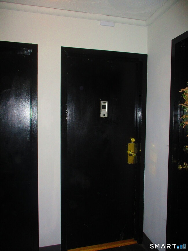 Foto del edificio - 87 Glenbrook Rd