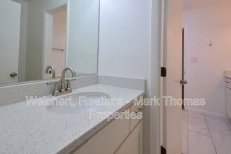 Building Photo - 111 Twisted Oak Pl