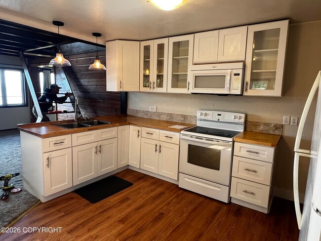 Building Photo - 675-677 Sunset Dr