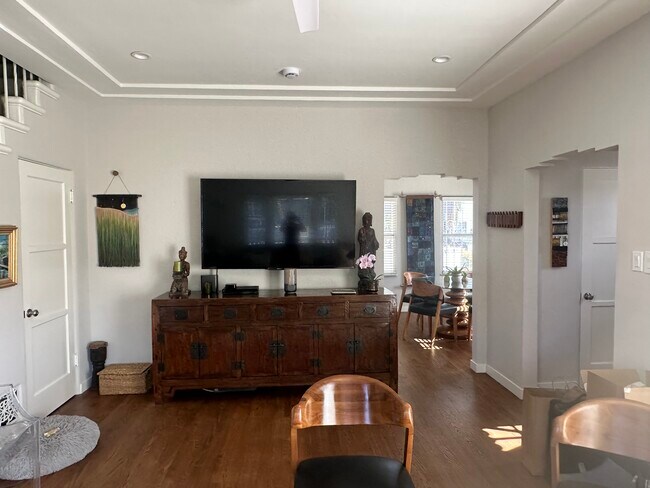 living room - 100 S Kings Rd