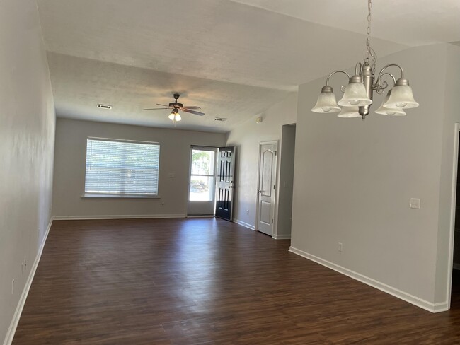 Building Photo - 154 Fox Haven Dr