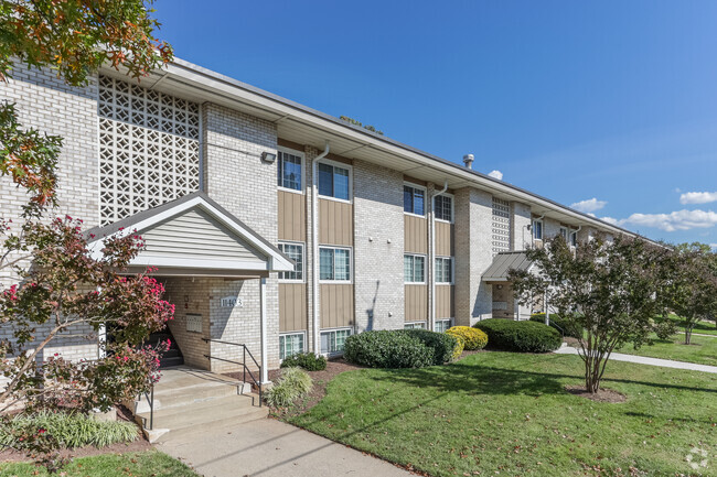 Building Photo - Oak Hill Apartments