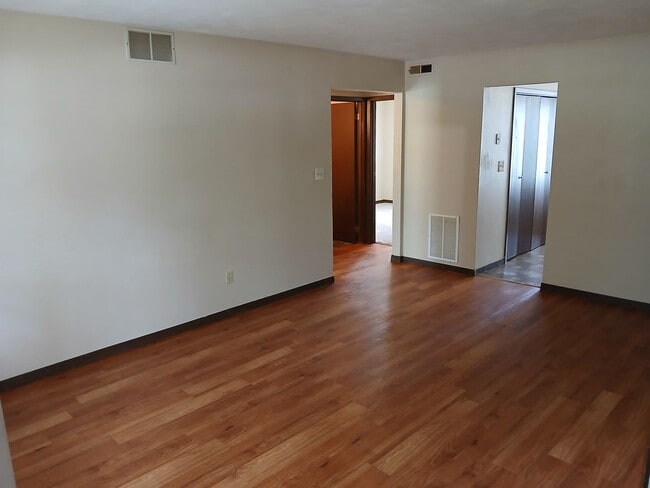 Building Photo - 1701 Northway Dr