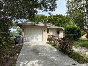 Building Photo - 1592 NW 7th Terrace