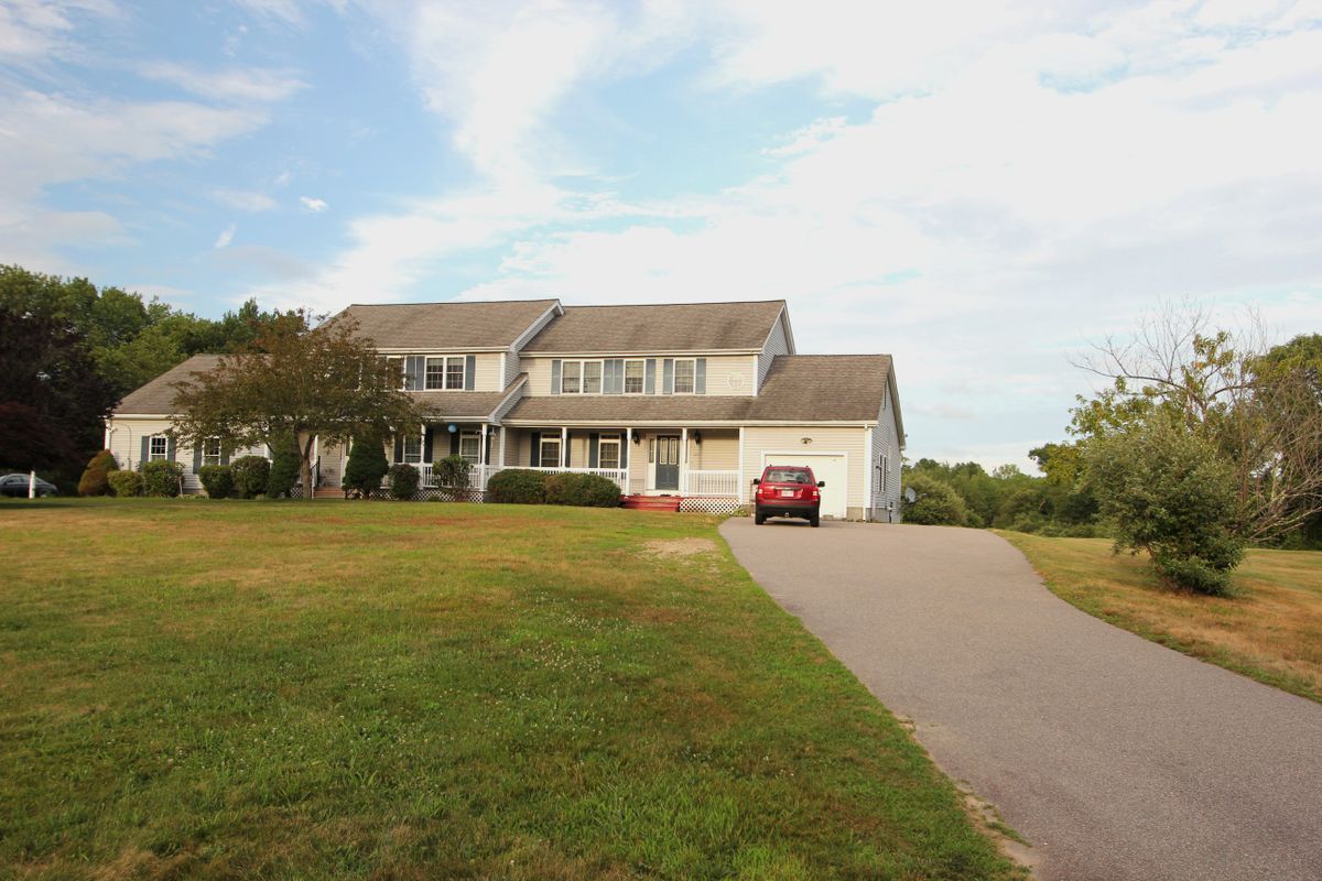 Foto principal - 322 Blackstone St