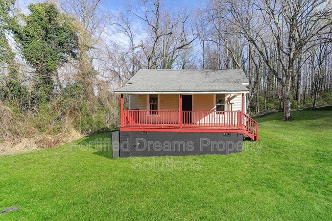 Building Photo - 2021 Row St