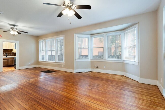 Foto del edificio - UT PRE-LEASE: One of a Kind 9 BR / 4 BA - ...