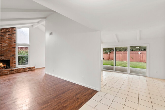 Building Photo - 1433 Lantana Ave
