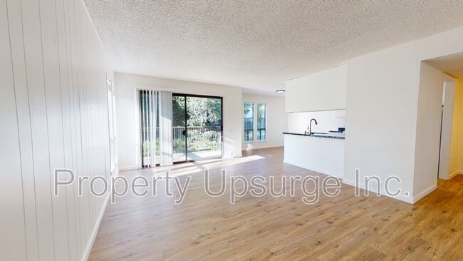 Building Photo - 915 Lakeside Dr