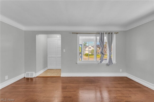 Building Photo - 5535 Oakwood Ave