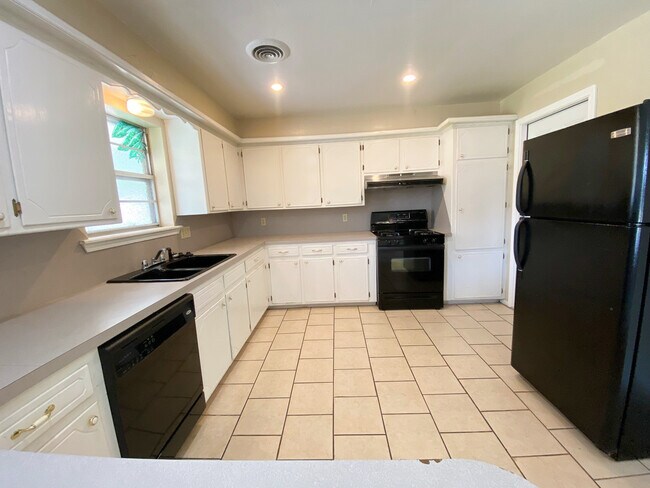 Foto del edificio - 4802 NW Smith Ave