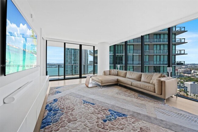 Foto del edificio - 650 NE 32nd St