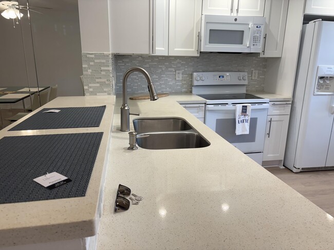 Building Photo - 2303 Lucaya Ln