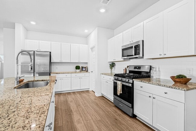 Building Photo - 504 Minim St