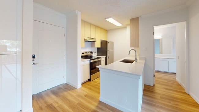 Interior Photo - Eight 80 Newport Beach