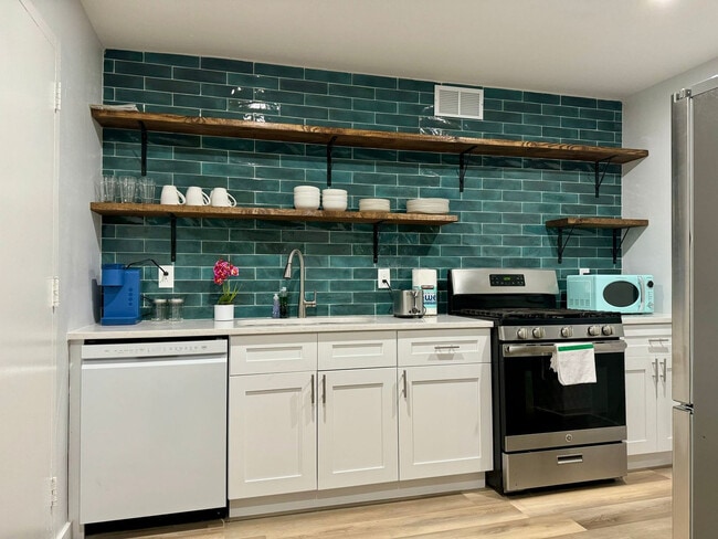 Building Photo - 215 Piedmont Ave NE