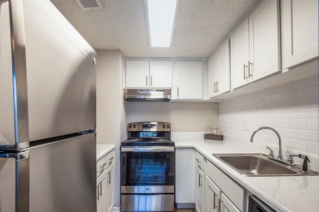 Building Photo - Grove at Temple Terrace