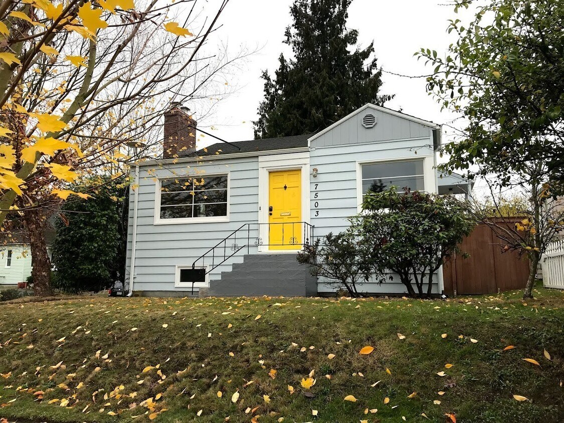 Primary Photo - Charming 2+ bedroom , 2 bath , finished ba...