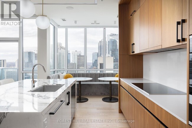 Building Photo - 199 Richmond St W