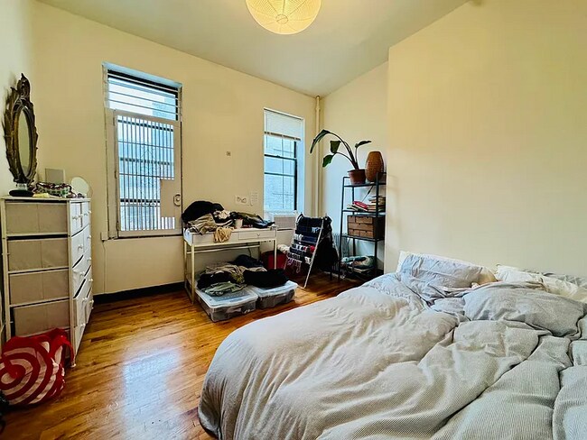 Foto del edificio - 344 E 9th St