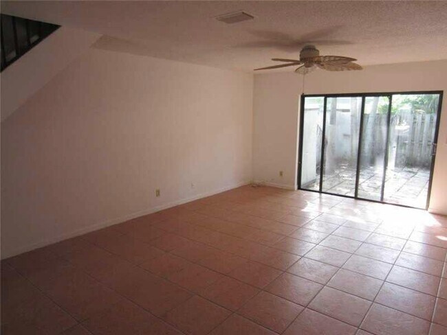 Building Photo - 2700 S Oakland Forest Dr