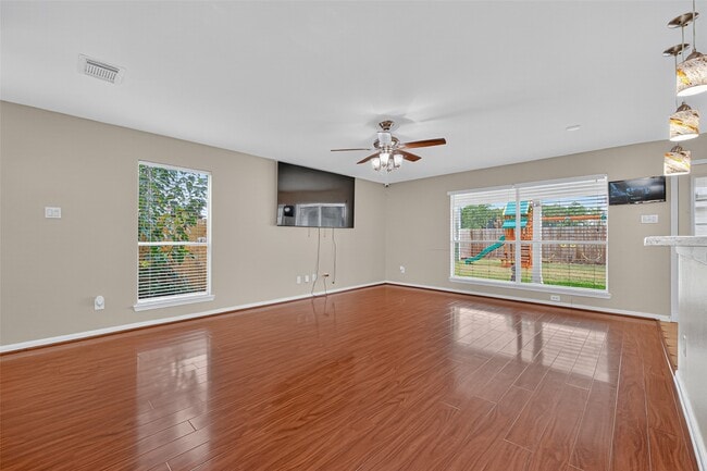 Building Photo - 647 Hollandbridge Ln