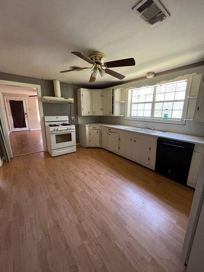 Foto del edificio - 4 bedroom home for rent in Vinton, La