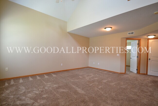 Foto del edificio - 3 bedroom, 2.5 Bath Townhome in Urbandale