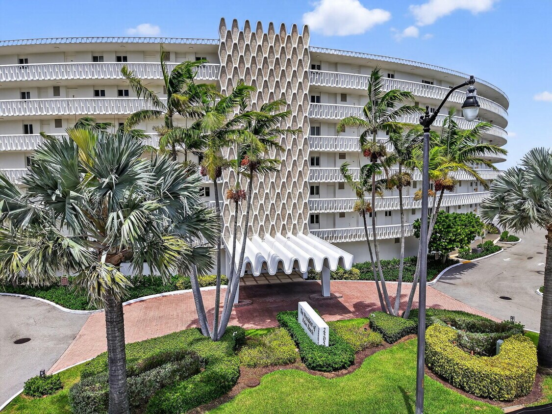 Primary Photo - 2505 S Ocean Blvd