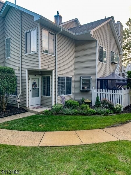 Foto principal - 25 Stevens Ct
