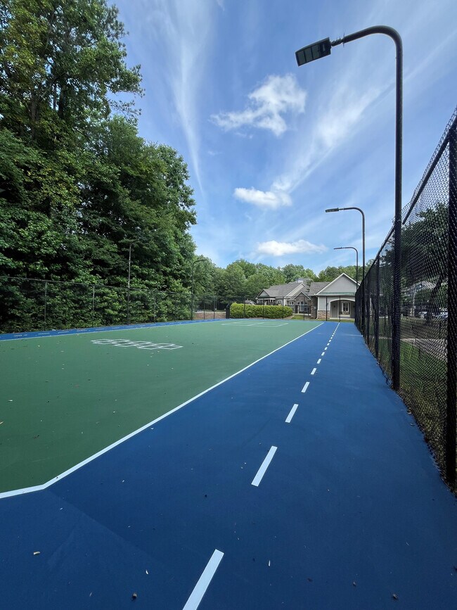 Cancha activa de usos múltiples - Park West Apartments