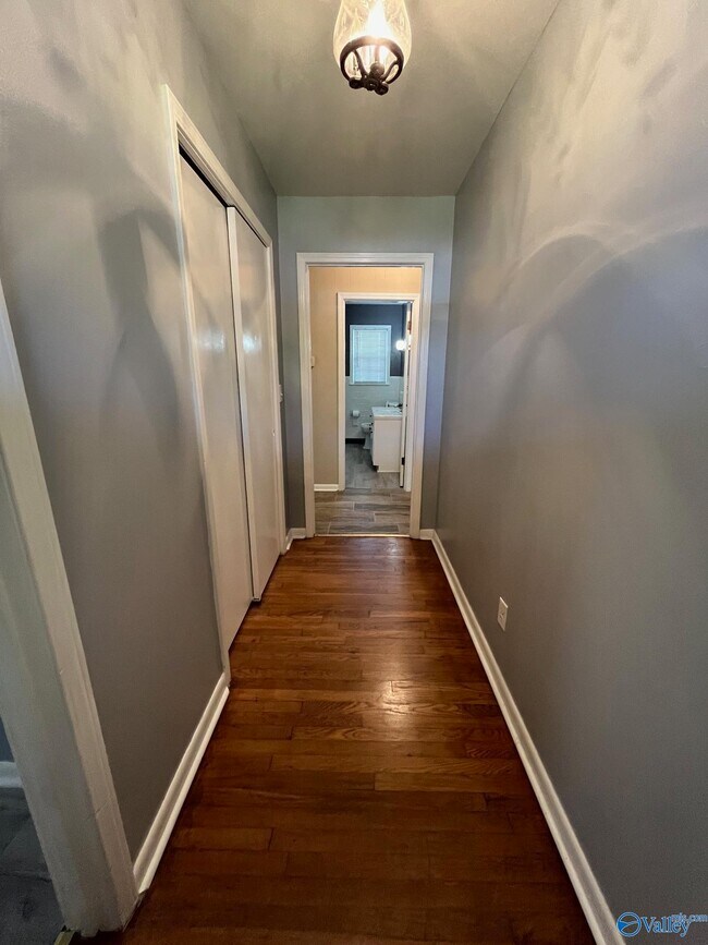 Foto del edificio - 803 Corsbie St NW