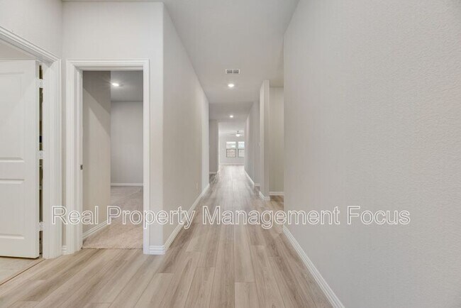 Foto del edificio - 203 Rocky Rd