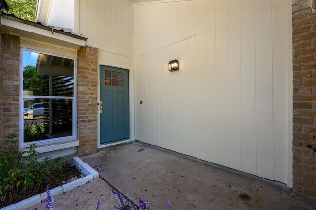 Foto del edificio - 1114 Stoneoak Ln