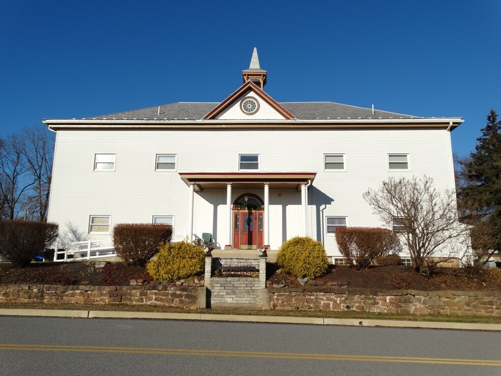 Primary Photo - 215 College Ave