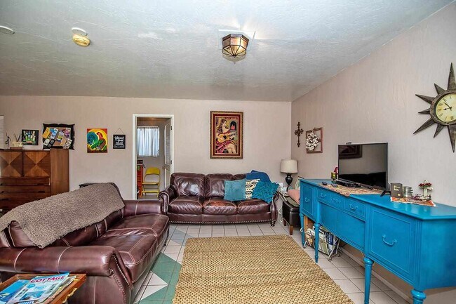 Building Photo - 1472 S Gateway Dr
