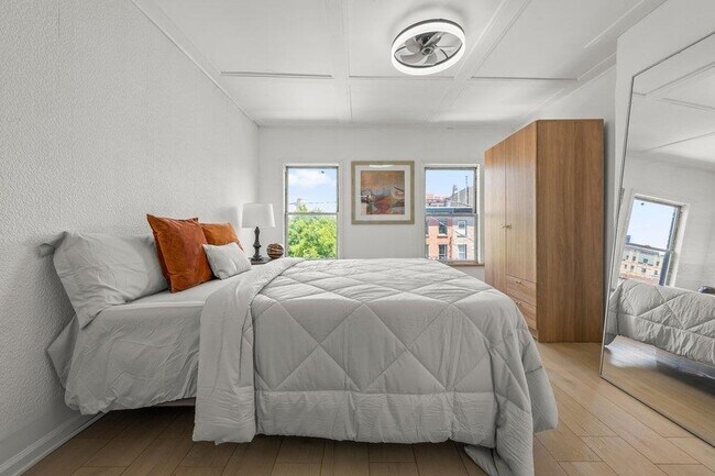 Foto del edificio - 321-325 Pavonia Ave