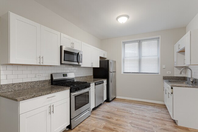 Foto del edificio - 3320 W Diversey Ave