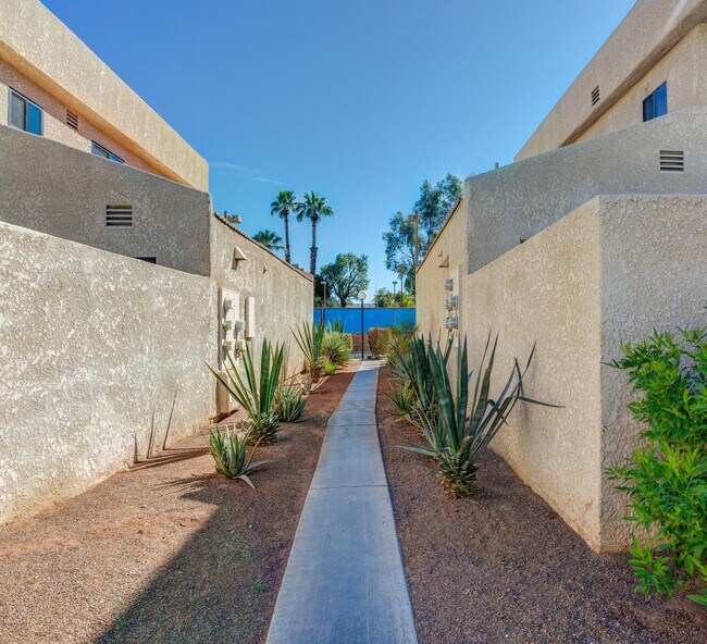 Foto del edificio - 34352 Laura Way