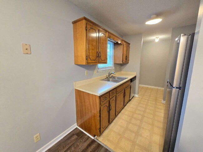 Building Photo - 572 Danielle Dr