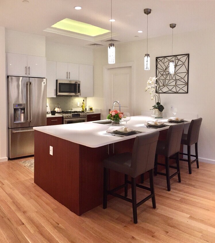 Foto principal - 204 Lagrange St