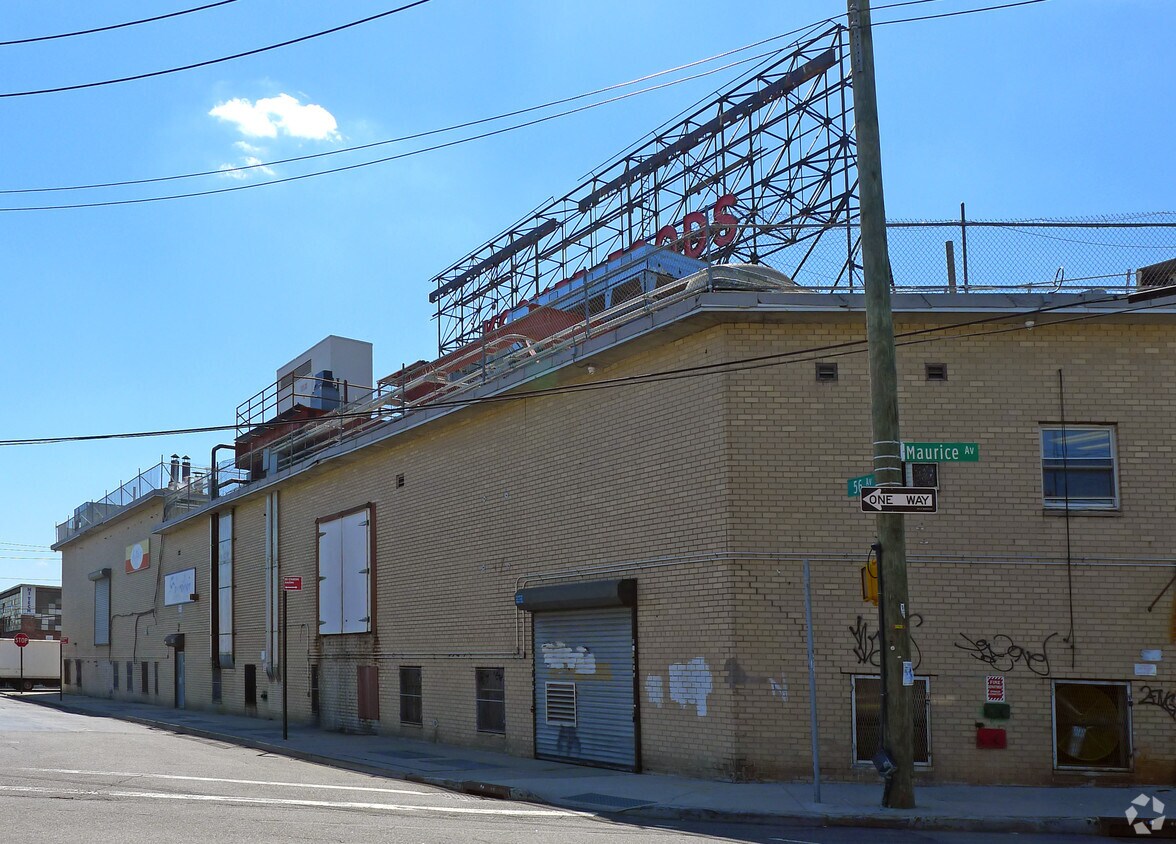 Foto del edificio - 56-08 60th St