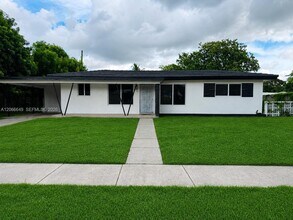 Building Photo - 838 Fairway Dr
