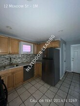 Building Photo - 12 Meadow St