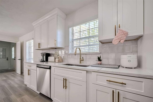 Foto del edificio - 13902 Wickersham Ln