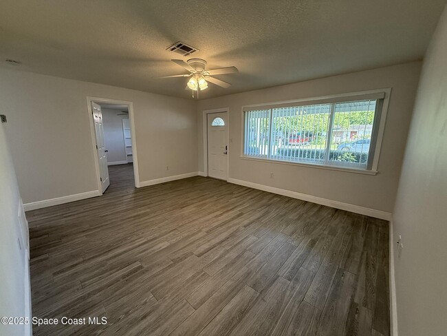 Building Photo - 2801 Lorna Dr