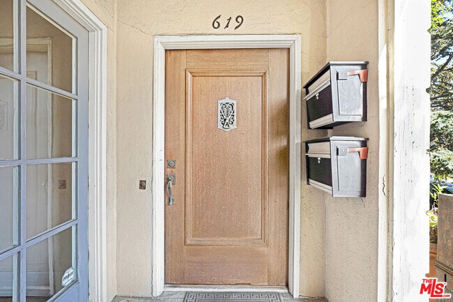 Foto del edificio - 619 N Plymouth Blvd